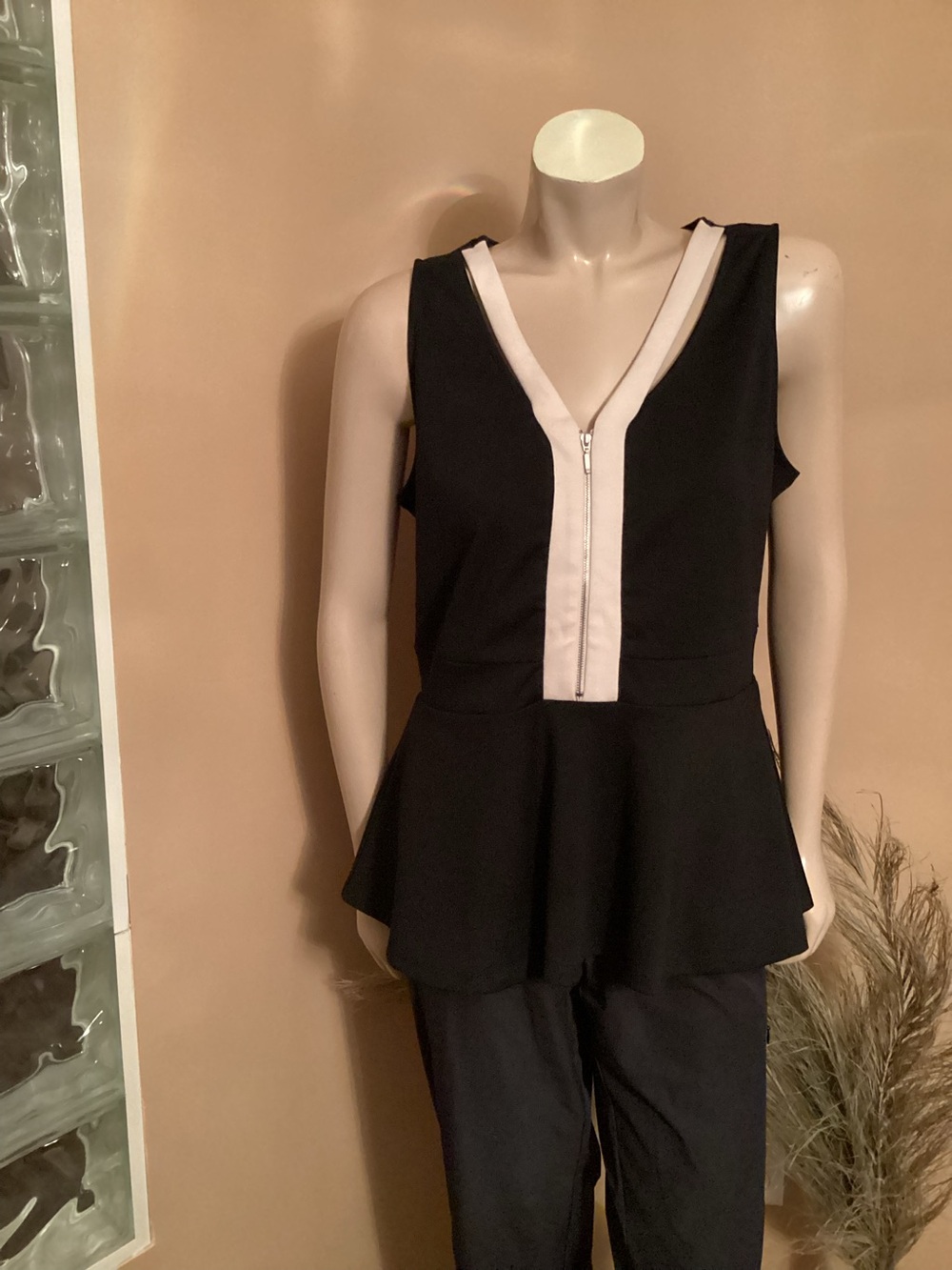 Black and White Sleeveless Peplum Style Top